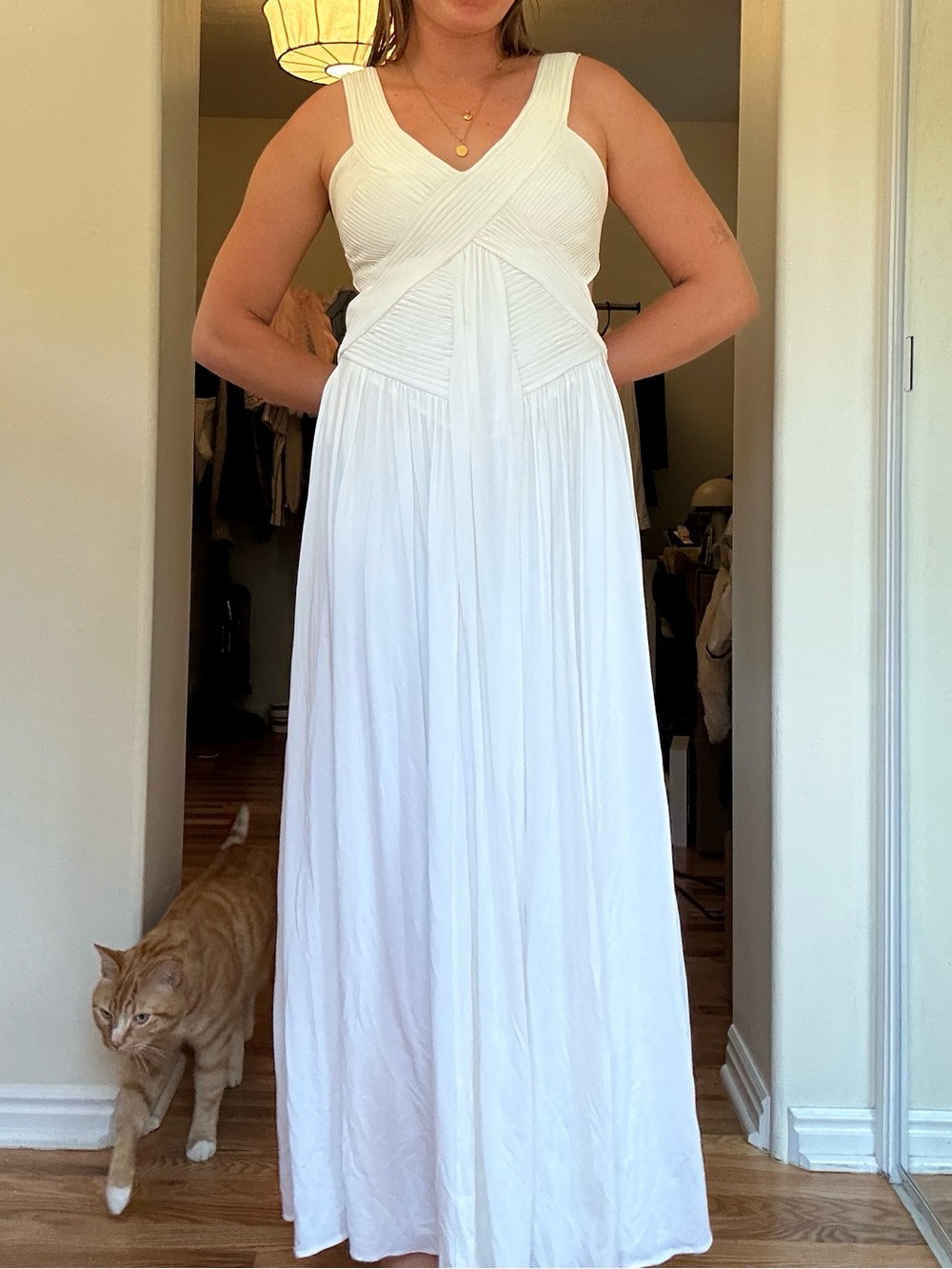 White backless dress - Picture 5 of 12